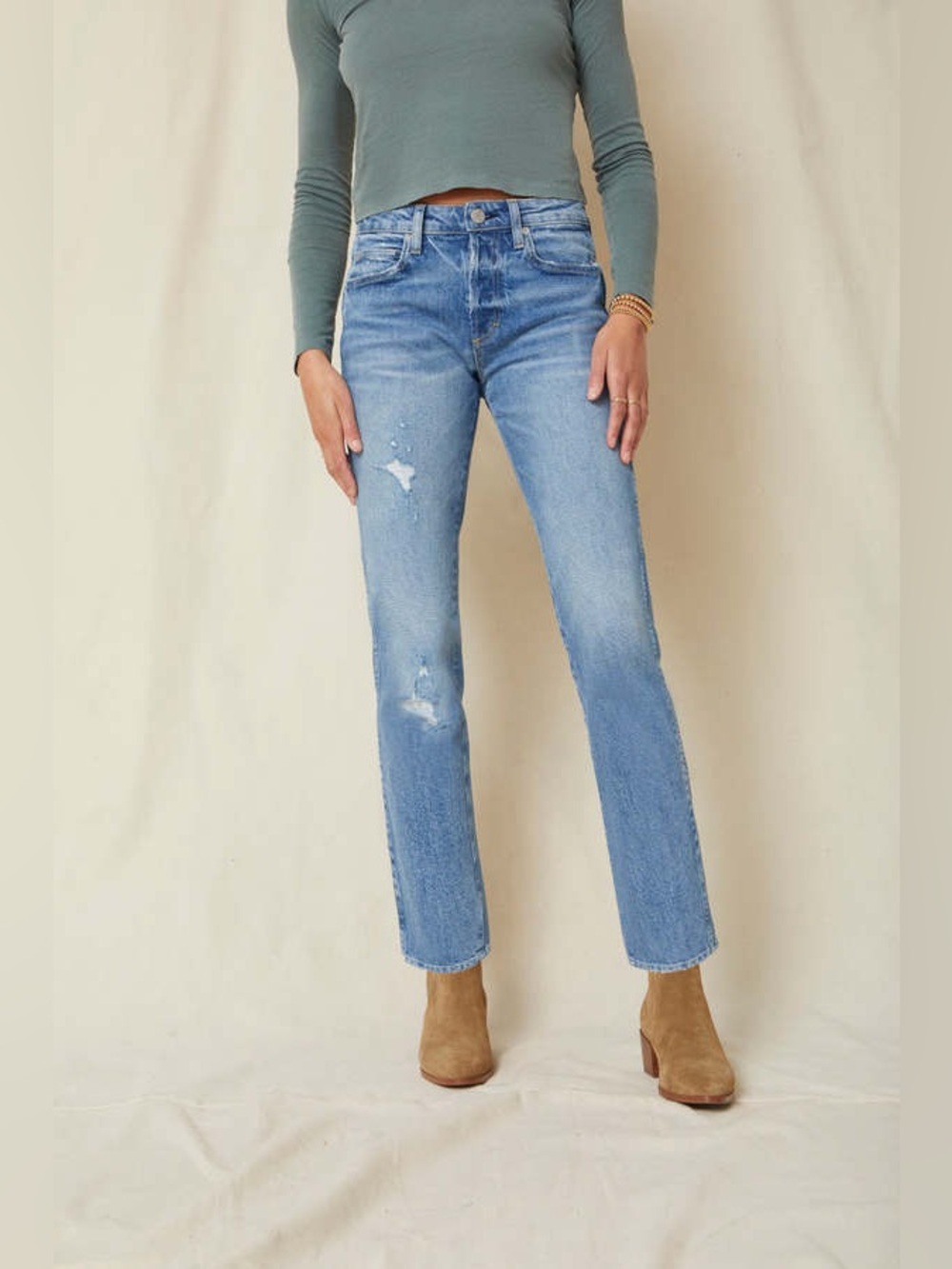 AMO Tomboy Crop Jeans with distressing Air rinse Size 26
